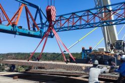 Calzada del Puente de la Integración ya cuenta con el total de losetas de hormigón previstas