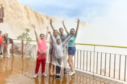 Aumento de caudal hídrico ofrece el ESPECTACULO de las AGUAS en las Cataratas del Yguazu a los turistas