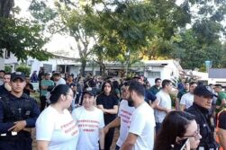 OBLIGAN a empleados de comercios a PARTICIPAR en manifestación de PRIETO