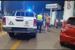 Grupo de MOTOCHORROS ROBAN recaudación de gasolinera en Ciudad del Este