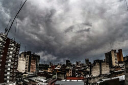 Frente frío se aproxima luego de intensas ráfagas de viento y alerta de tiempo severo, según Meteorología.