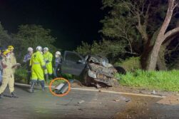 Un PARAGUAYO murió cuando su AUTO quedó destruido al CHOCAR contra un CAMIÓN.