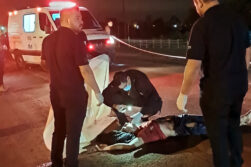 Accidente fatal sobre la Ruta 6: motociclista fallece tras impactar contra un camión.