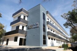 Peña INAGURA edificio símbolo de la CORRUPCIÓN del gobernador LANDY TORRES.
