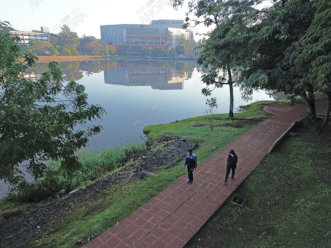 Lago de la República, Ciudad del Este, Alto Paraná, Paraguay.