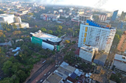 Lluvias y tormentas marcan el sábado, con la promesa de un frente frío el domingo.