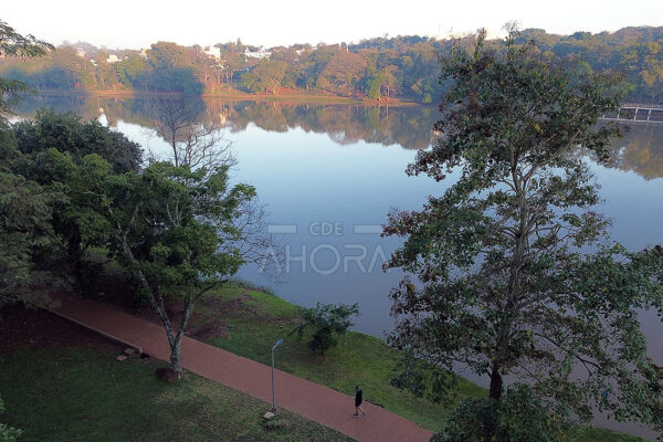 Lago de la República, Ciudad del Este, Alto Paraná, Paraguay.