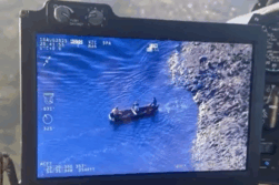 Cámaras del helicóptero de la Policía Militar de BRASIL muestran cómo OPERAN los TRAFICANTES de DROGAS en el río Paraná.