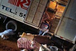 COMANDO ARMADO intercepta a CAMION y ROBAN mercaderías de alto VALOR