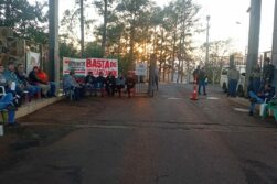 Funcionarios de la ANDE se MOVILIZAN y SUSPENDEN ATENCION a los USUARIOS en todo el país