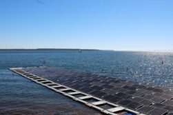 Comenzó instalación del primer conjunto de flotadores de la Planta Solar Flotante de ITAIPU