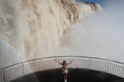 Cuadruplico VOLUMEN de AGUA en las Cataratas del Yguazú debido a las COPIOSAS LLUVIAS.