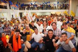 Prieto y Mujica con POMPOSIDAD dicen que 10 partidos políticos le APOYAN para las elecciones y que CAUDAL tienen.