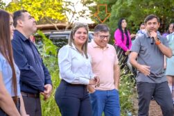 Ahora MUJICA hace PALADA INICIAL de “OSCURAS” obras municipales para PEDIR VOTOS