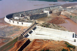 Se cumplen 43 años del cierre de compuertas para desvío del Paraná y formación del lago ITAIPU