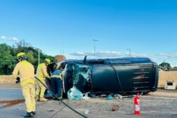 Furgón con CHAPA PARAGUAYA tumbo en un VIADUCTO en Foz de Yguazú dejando cuatro HERIDOS.