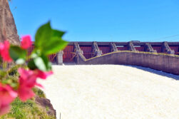 Central Hidroeléctrica ITAIPU abre su vertedero por sexta vez en el año para controlar nivel del embalse