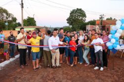 Roya Torres y su esposo INAGURAN EMPEDRADO municipal pidiendo VOTOS.