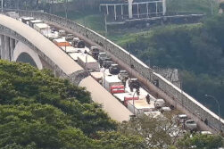 A días del Black Friday, amenazan con posible cierre del paso en el Puente de la Amistad