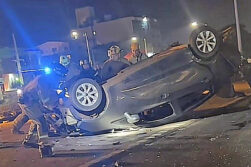 Aprehenden a conductor tras chocar contra columna de la ANDE en Ciudad del Este.