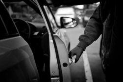 Llamativo hurto de G. 80 millones en una casa quinta