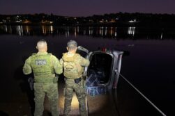 Vehículo CAE al río Paraná con 300 kilos de MARIHUANA y se REGISTRÓ un TIROTEO en el cauce hídrico FRONTERIZO.