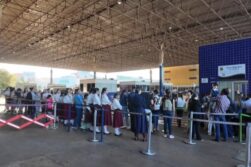 En 14 días, más de 55.000 paraguayos cruzaron el Puente de la Amistad con destino a las PLAYAS de Brasil.