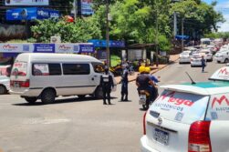 “ZORROS” tienen ESQUEMA MAFIOSO para FAVORECER acceso al Puente de la Amistad a taxistas, furgones y “privilegiados”.