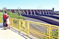 Cerca de 900.000 personas visitaron los atractivos del Complejo Turístico ITAIPU en el 2025.