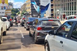 ABSURDO: Más de 3 horas, para recorrer 2.000 metros en la zona COMERCIAL de Ciudad del Este, bajo un SOL con temperatura de 47 grados