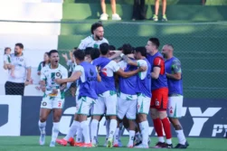 El “Rubio” le gano la PULSEADA al “Rayadito” en el duelo de los BENJAMINES del Torneo Apertura