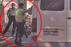 Policías de TURISMO COBRAN “PEAJE” a paseros al salir del predio de Puertos en el Puente de la Amistad