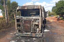 Camión cargado con 33 toneladas de soja se incendia en Itakyry