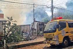 Voraz incendio consume vivienda de una anciana en el Km 7 de Ciudad del Este