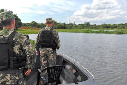 Fiscalía allana estancia tras denuncia de contaminación en el Lago Acaray