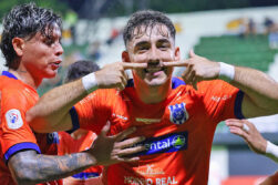 El Gallo Norteño canta en Trinidad: 2 de Mayo sorprende a Rubio Ñu en La Arboleda