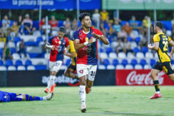 Cecilio Domínguez comanda el triunfo del Ciclón.