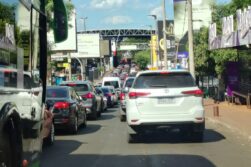 ÉXODO de PARAGUAYOS al Brasil por SEMANA SANTA CONGESTIONÓ el Puente de la Amistad el domingo DE RAMOS.