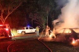 Bomberos reportan INCENDIO de VEHÍCULOS y PASTIZALES en Ciudad del Este