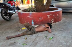 Niño indígena rescatado volvió a la calle y presenta cuadro de desnutrición