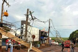 Temporal DERRIBA columnas y árboles en la zona de SAN ALBERTO, Alto Paraná