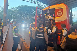 Camionero brasileño dio positivo al alcotest tras incidente y se atrinchero en su cabina en la zona primaria de CDE.