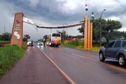 Temporal derriba cartel de bienvenida en Tavapy y bloqueo momentáneamente paso de camiones en Ruta PY06