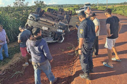 Santa Fe del Paraná: Camión con 40 toneladas de soja volcó camino a Hernandarias