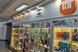 Intervienen comercio en Shopping Alfonzo por supuesta estafa