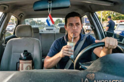 Multa supera G. 1.100.000 por conducir con cigarrillo o tereré en la mano