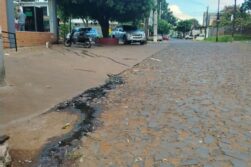 Local de BIGGIE Area 3 en Ciudad del Este ARROJA su CLOACA en la CALLE genera GRAVE CONTAMINACION