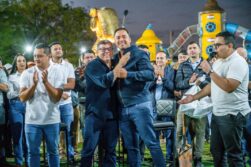 Prieto dice que el cartismo le PERSIGUE por no DILAPIDAR PLATA PÚBLICA, al inaugurar plaza SOBREFACTURADA en unos G. 1.000 millones.