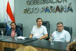 Intendente PEREIRA MUJICA apoya CIERRE del Puente de la Amistad que puede HUNDIR a comercio de Ciudad del Este