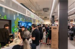 DÓLAR bajo y FERIADO es sinónimo de INVASION de brasileños en el COMERCIO de Ciudad del Este